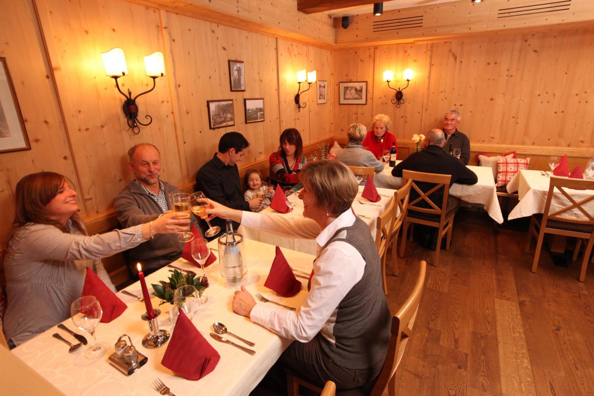 Gasthof-pension Brauner Hirsch In Alfeld - Mittelfranken 3*