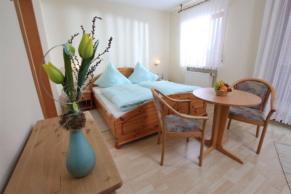 Gasthof-pension Brauner Hirsch In Alfeld - Mittelfranken 3*