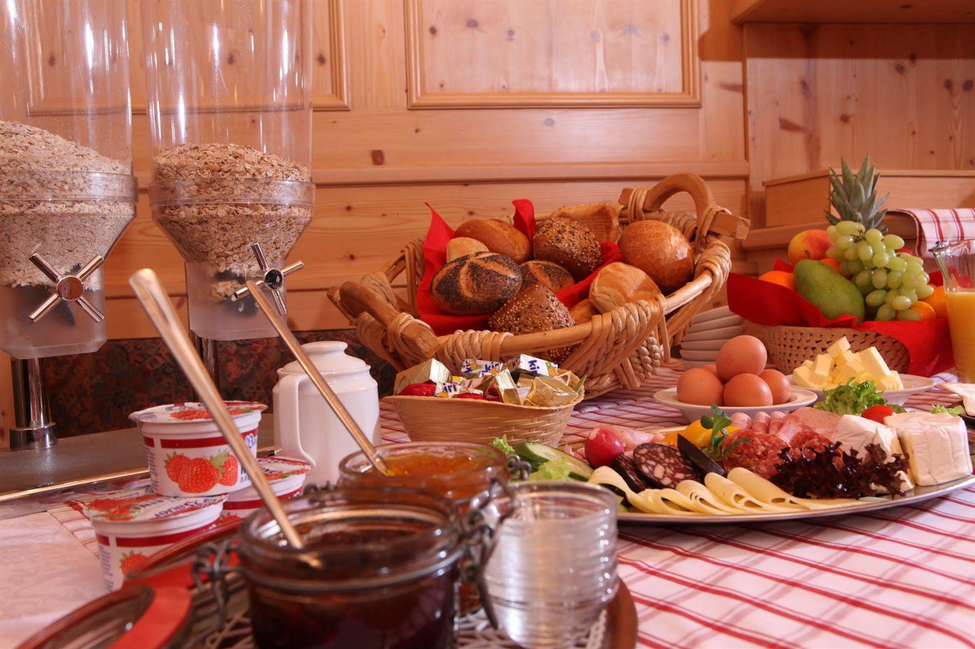 Gasthof-pension Brauner Hirsch In Alfeld - Mittelfranken Gasthof 3*